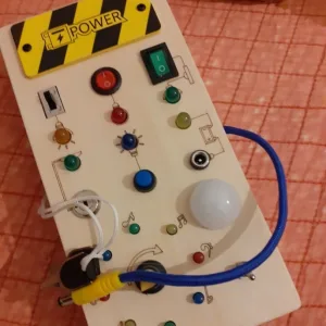 Recibido el Tablero de Actividades Montessori con Luces LED del cliente D***e.