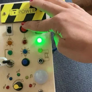 Recibido el Tablero de Actividades Montessori con Luces LED del cliente K****e.